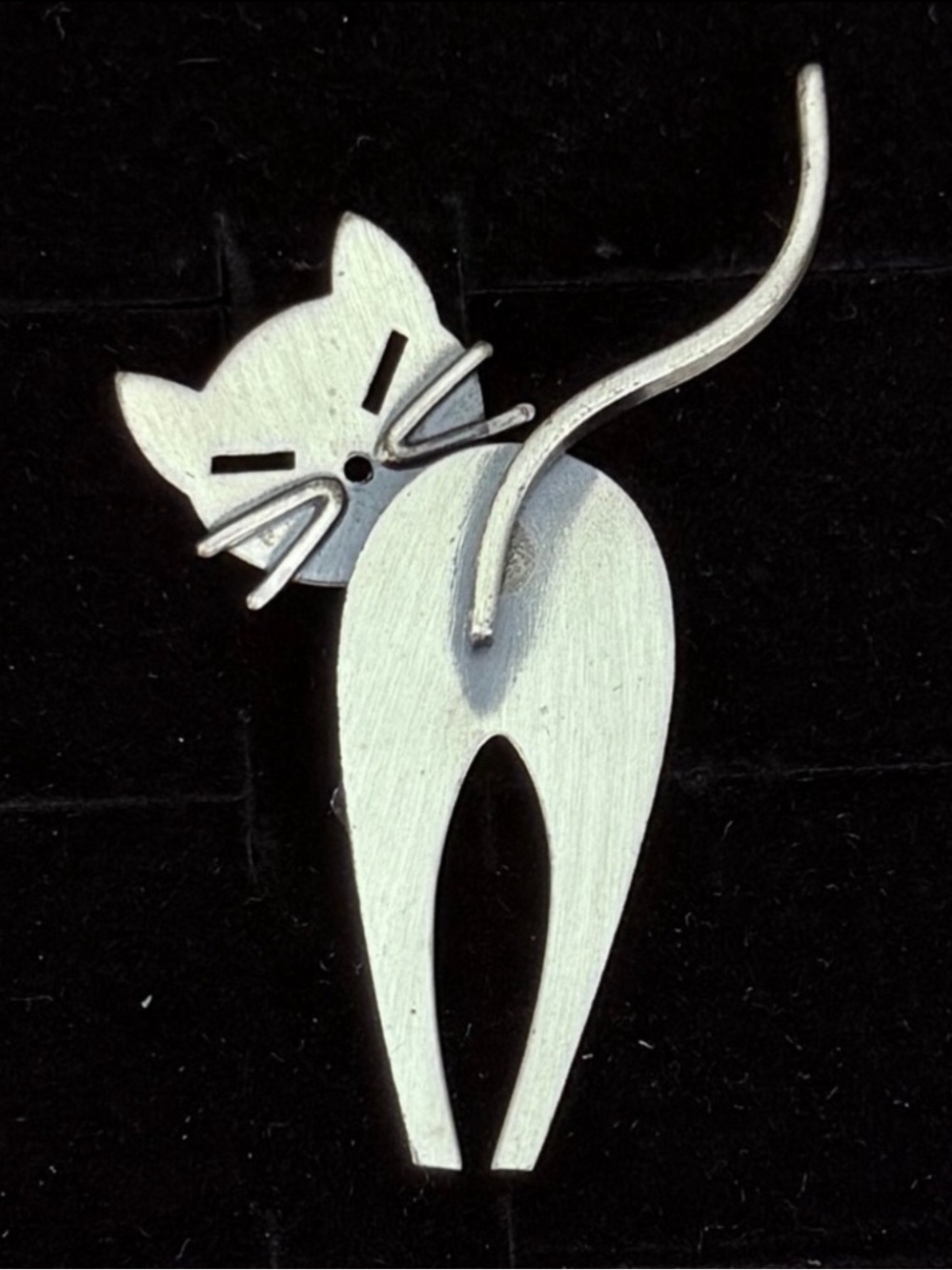Vintage Aged silvertone Cat Brooch Pin